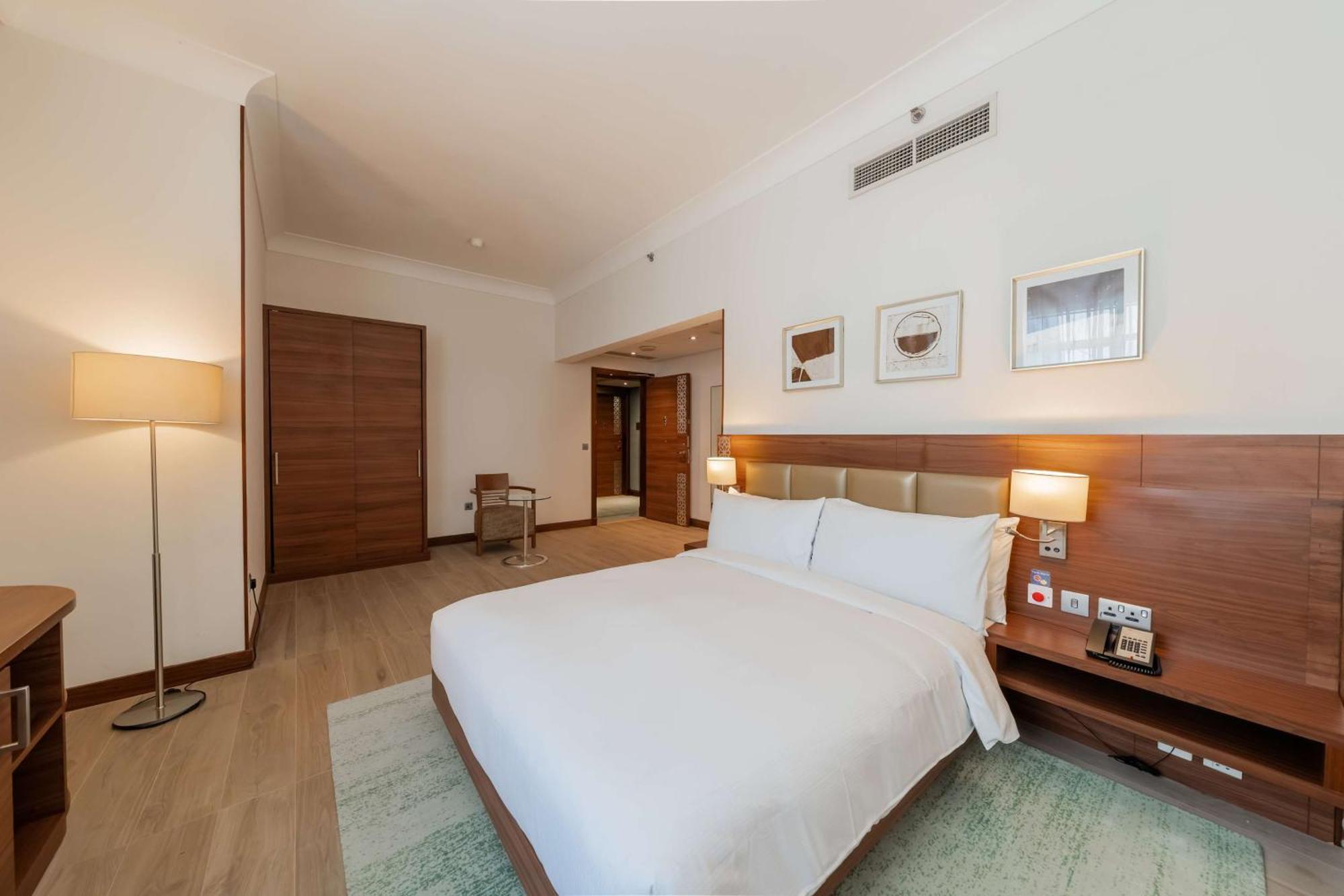 Готель Hilton Garden Jumeirah 4*