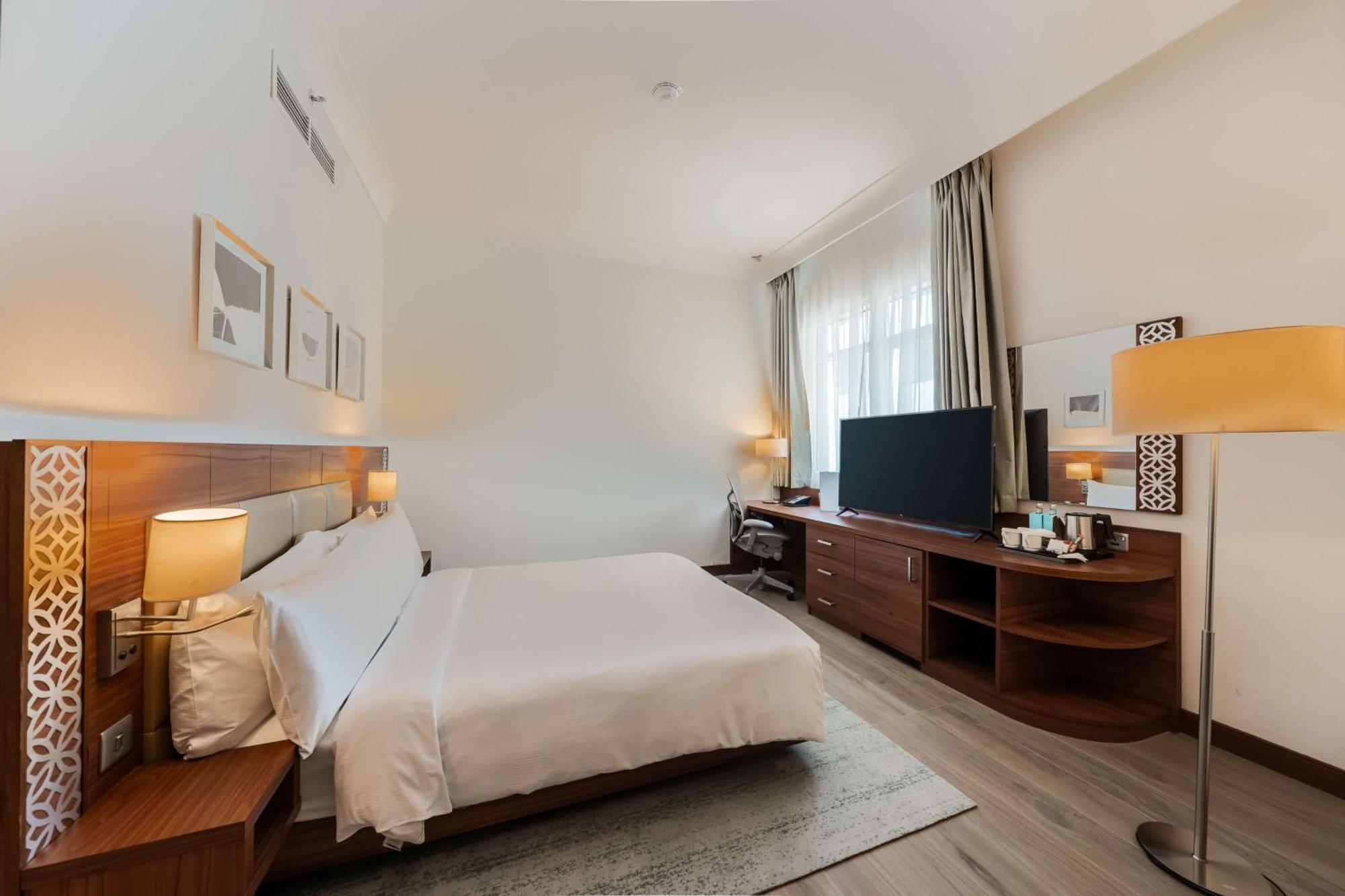 Hilton Garden Jumeirah Готель