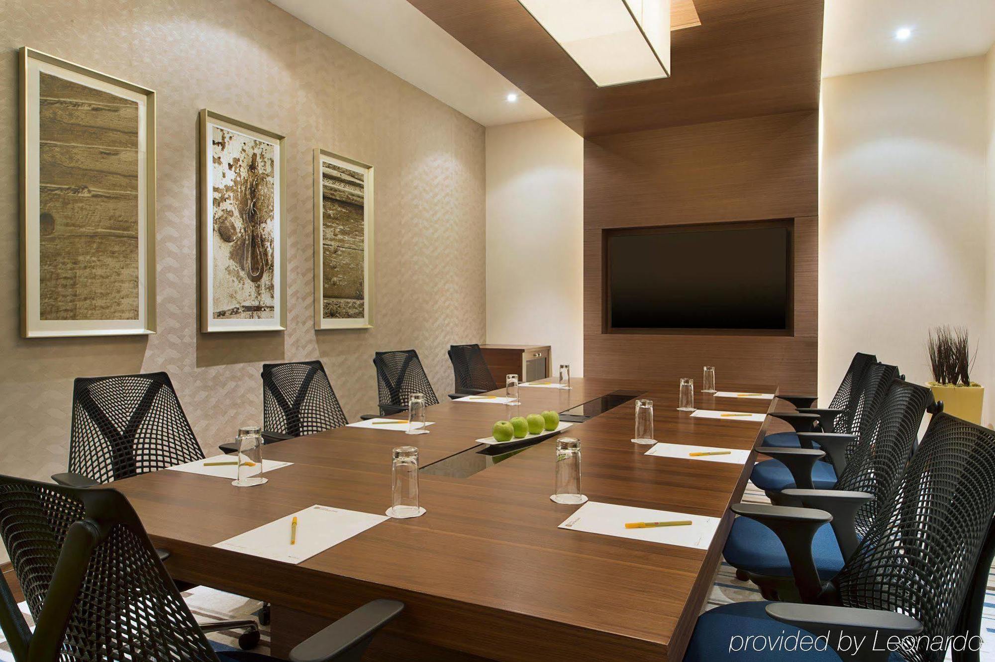 Hilton Garden Jumeirah Готель