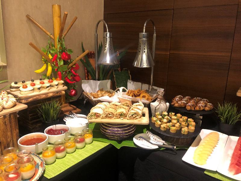 Готель Hilton Garden Jumeirah Дубай